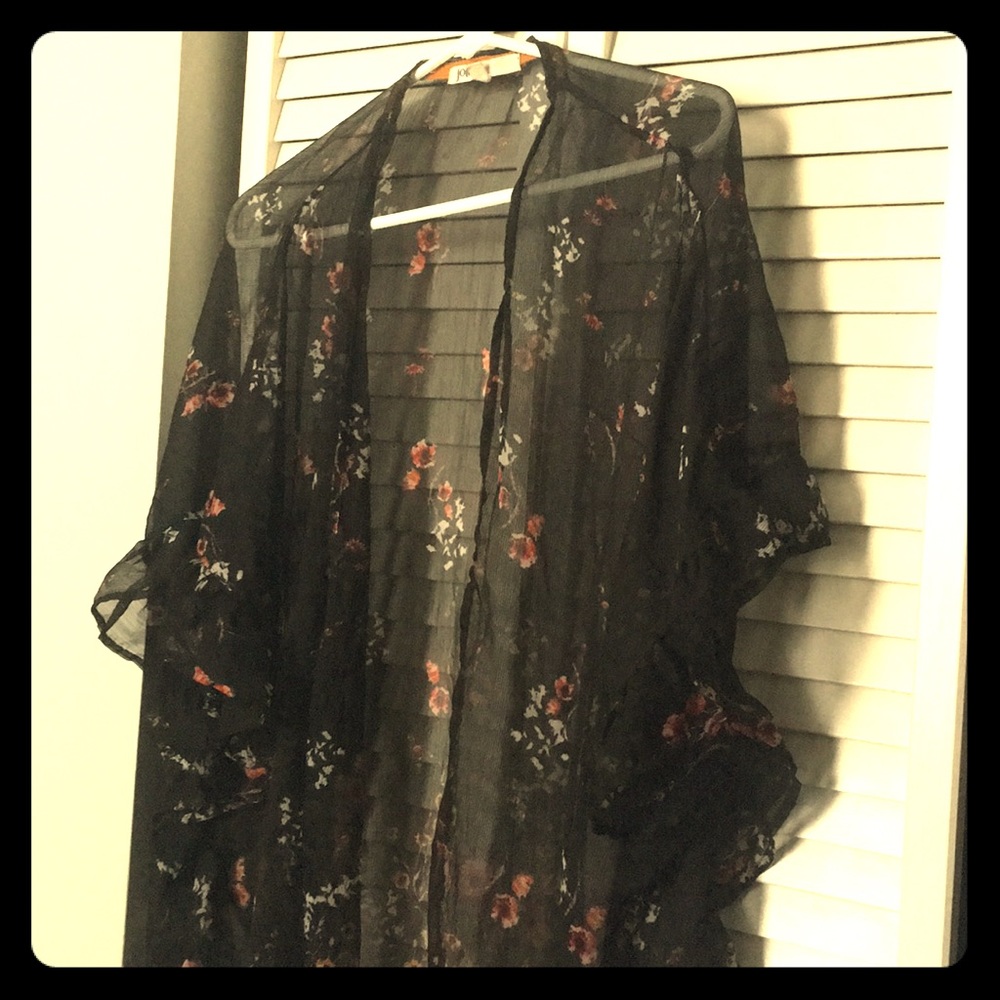 Pretty floral sheer kimono